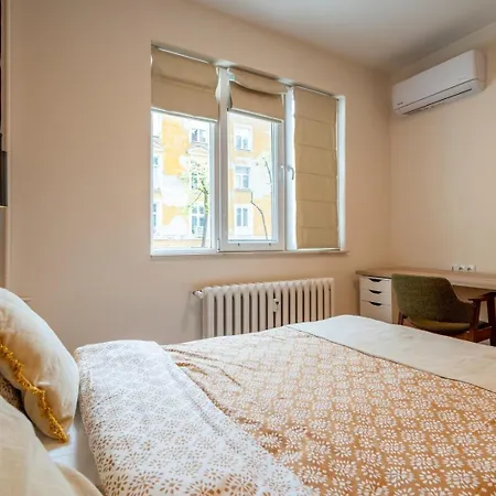 Lejlighed Stylish One-bedroom Haven Near Doctor Garden *