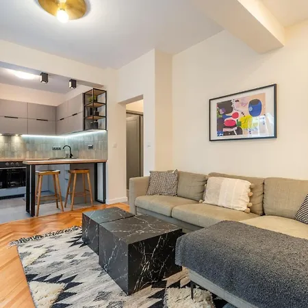 Stylish One-bedroom Haven Near Doctor Garden