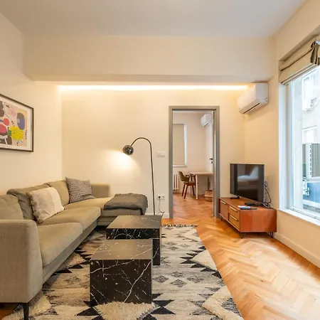 Stylish One-bedroom Haven Near Doctor Garden Apartment *