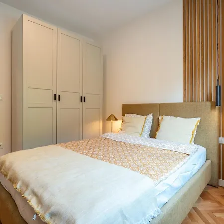 Stylish One-bedroom Haven Near Doctor Garden