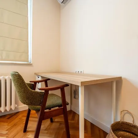 Stylish One-bedroom Haven Near Doctor Garden Apartment