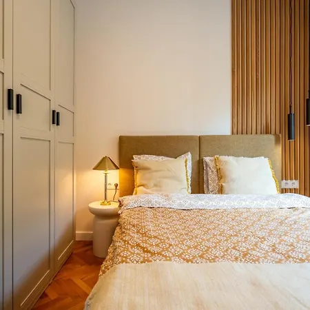 Stylish One-bedroom Haven Near Doctor Garden * Sofie